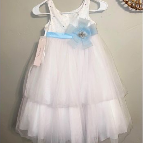 Children’s Disney Wedding gown - Picture 2 of 2